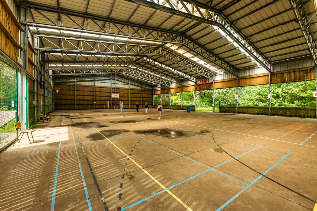 Overdekt voetbalveld